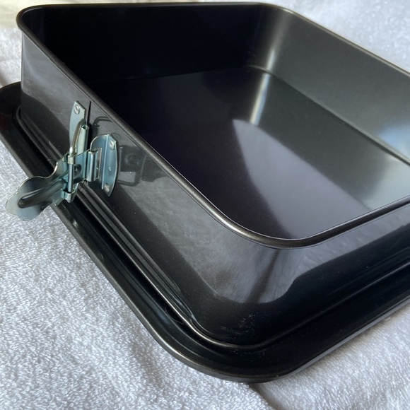 NORPRO 9”x 9” Nonstick Square Springform - Picture 5 of 15